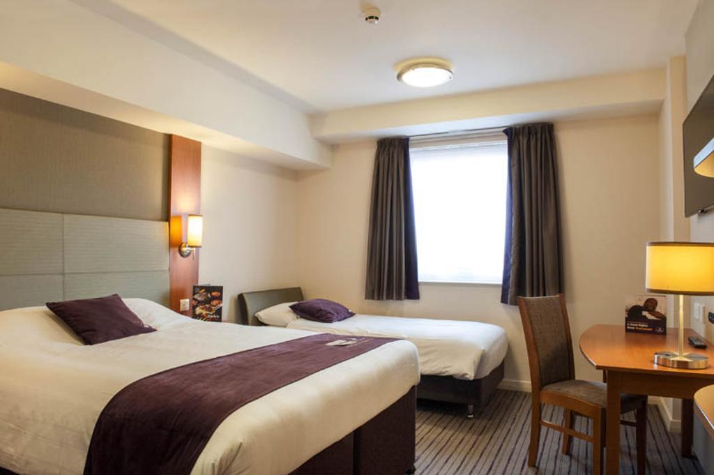 Premier Inn Wirral - Heswall Exteriör bild