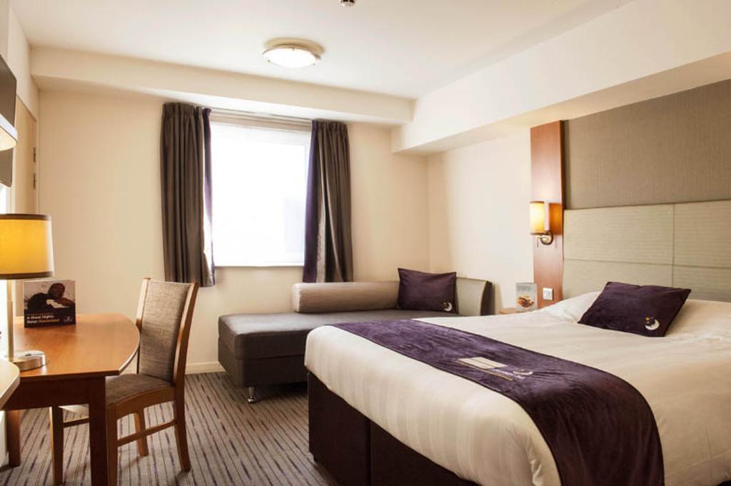 Premier Inn Wirral - Heswall Exteriör bild