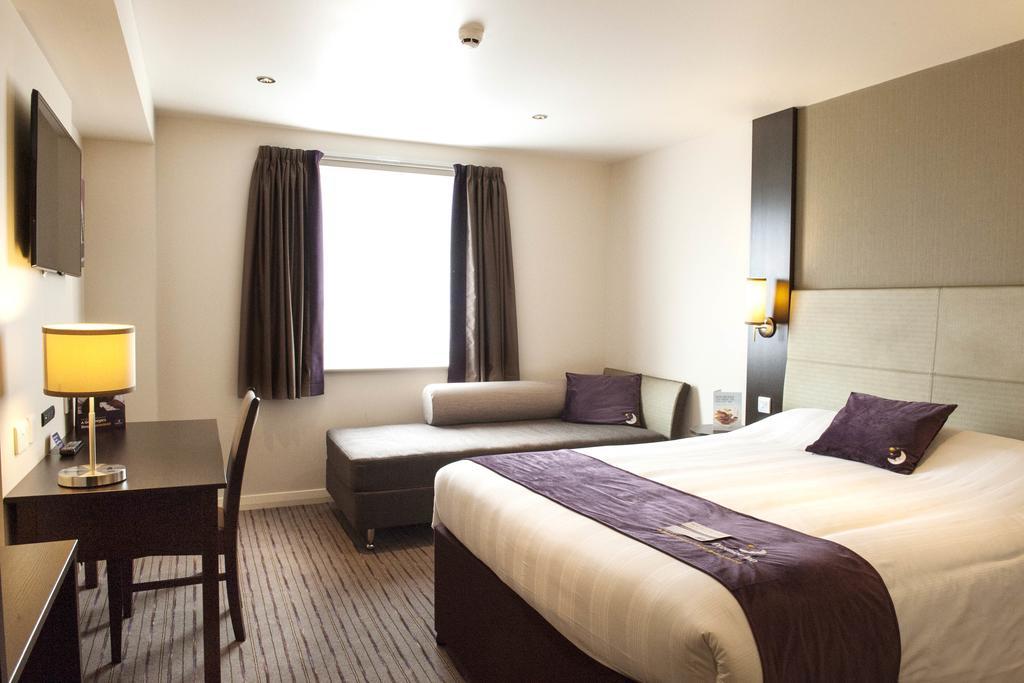 Premier Inn Wirral - Heswall Exteriör bild